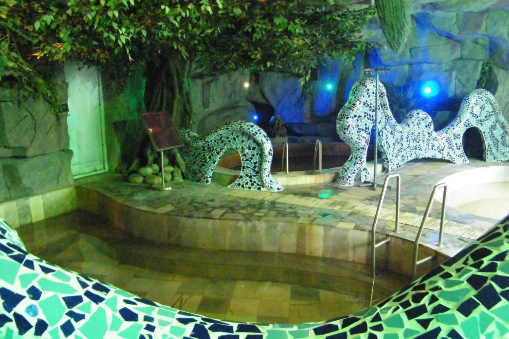 Beijing Jinlong Hotspring Hotel Exterior photo