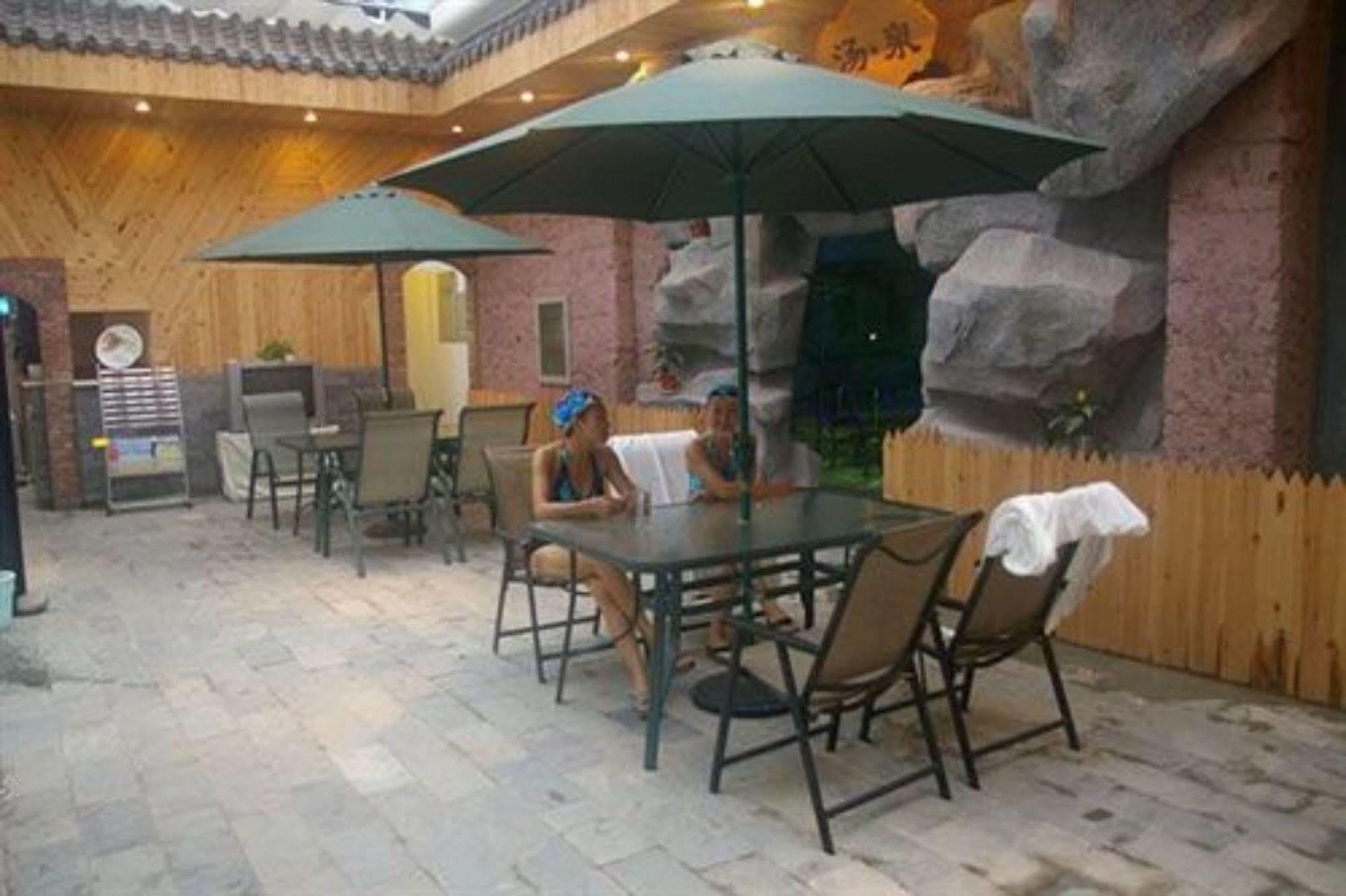 Beijing Jinlong Hotspring Hotel Exterior photo